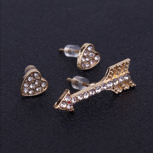 Gold Heart & Arrow Earring set - Picture 4 of 5